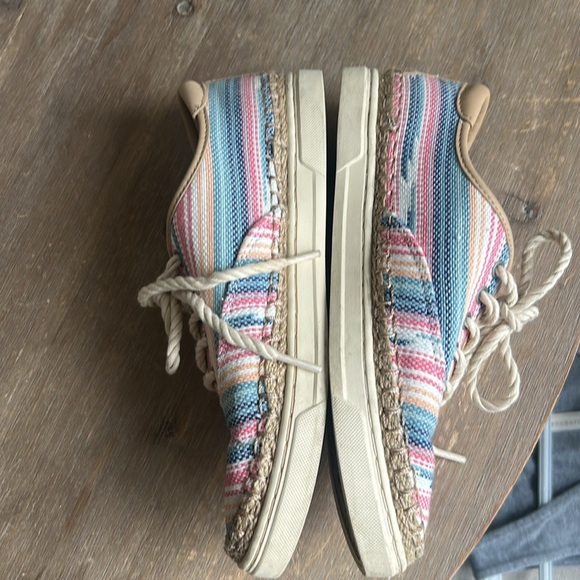 UGG Striped Pastel Knit Espadrille Sneakers Bohemian Lace Up Shoe Women size 7.5 - Picture 3 of 16